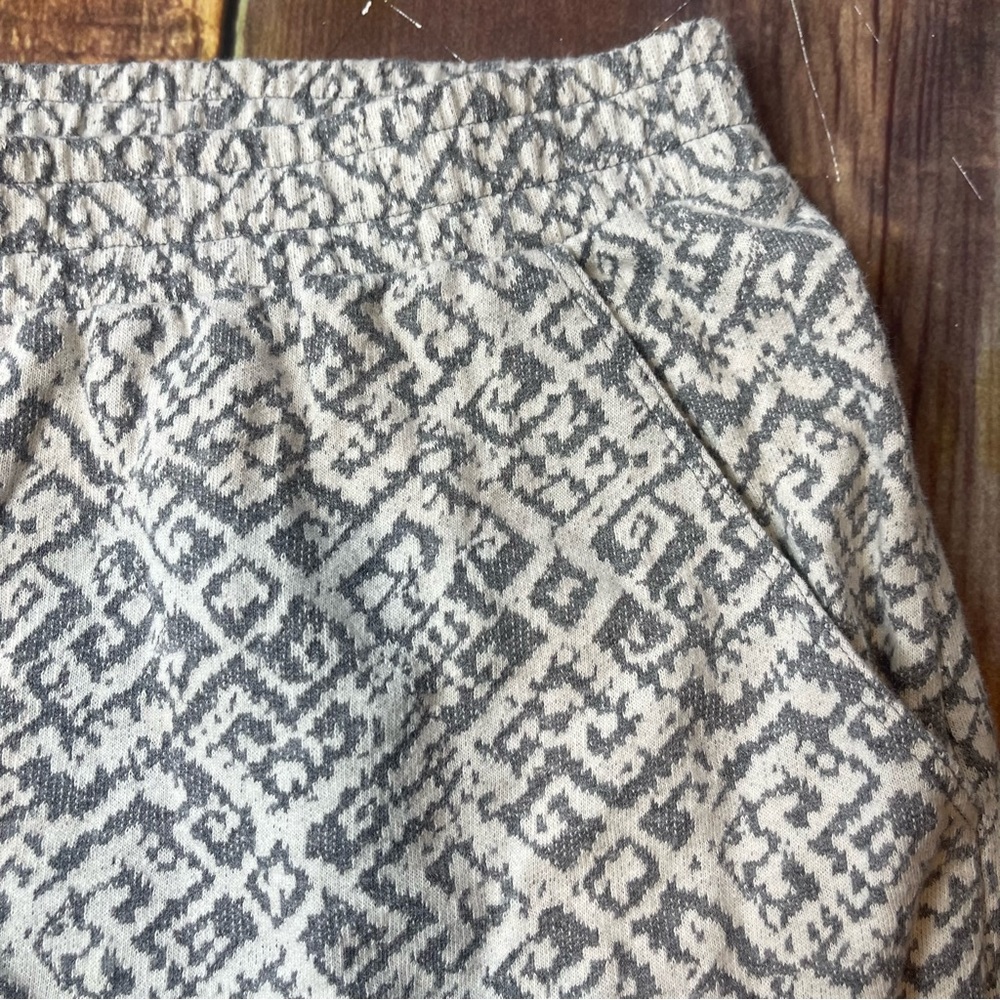 Loft skirt size medium. - Picture 3 of 6